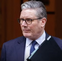 Polovica Britancev zahteva ODSTOP premierja Keira Starmerja zaradi povezav z Epsteinom