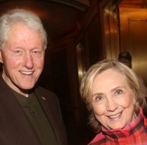 Bil i Hilari Klinton PRISILJENI da svedoče o Epstajnu – Šokantna istina izlazi na videlo! photo