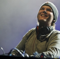 Bivši kolumbijski predsjednik Gustavo Petro iznio je bombastičnu teoriju o ubojstu švedskog DJ-a Aviciia koji photo
