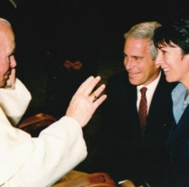 MEJLOVI OTKRIVAJU ŠOKANTNU VEZU: Džefri Epštajn „živeo sa Papom Jovanom Pavlom Drugim u Vatikanu“ photo