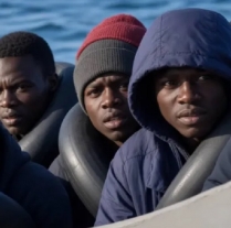Zašto oni dobijaju sve BESPLATNO? Vodafone deli SIM kartice migrantima photo